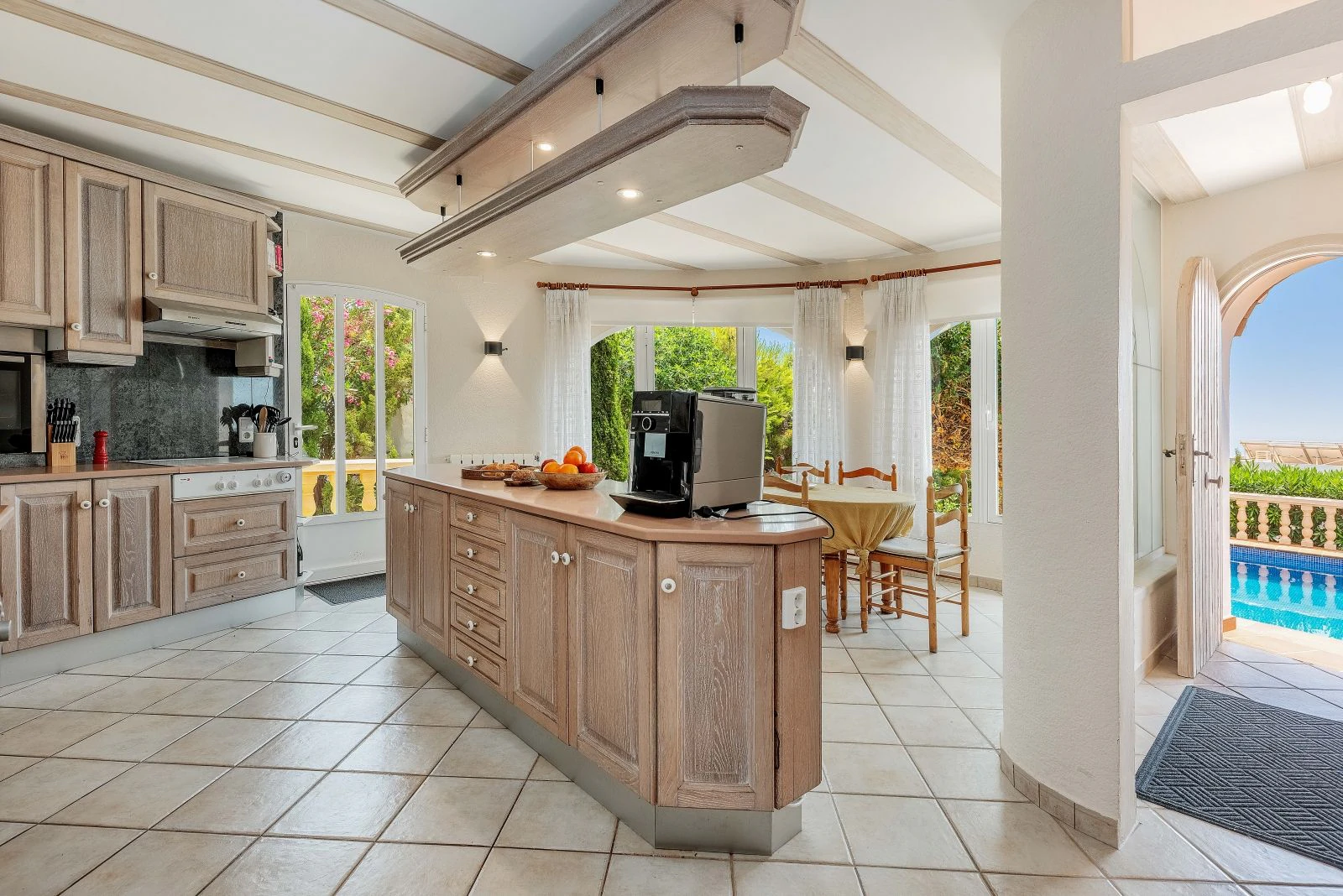 Traditional villa with sea views and a lot of privacy for sale in Jávea.