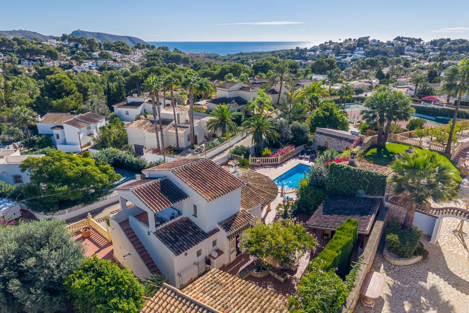 Villa mediterránea con carácter, apartamentos de invitados y estupendas vistas