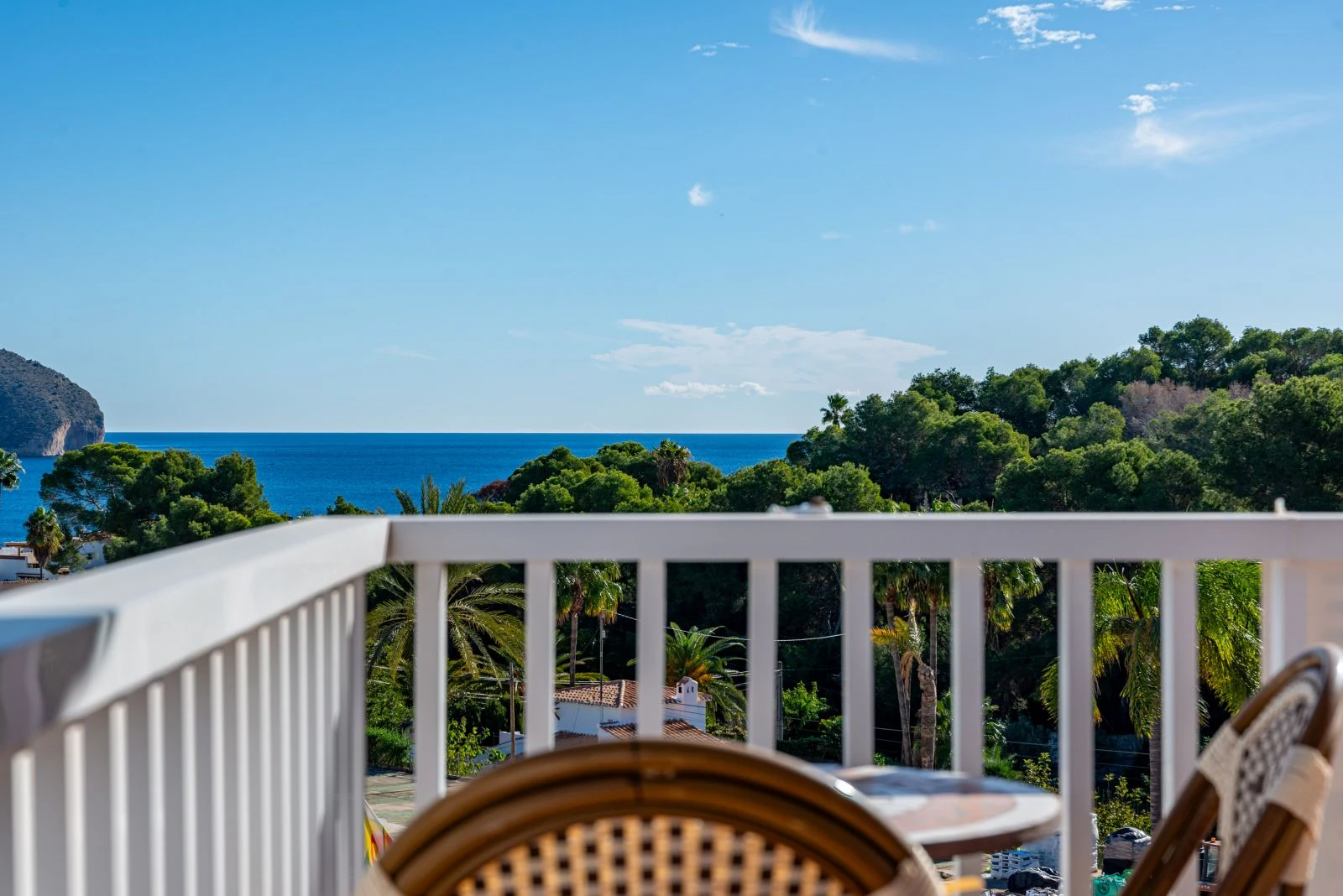 Apartment within walking distance to the beach and with stunning sea views