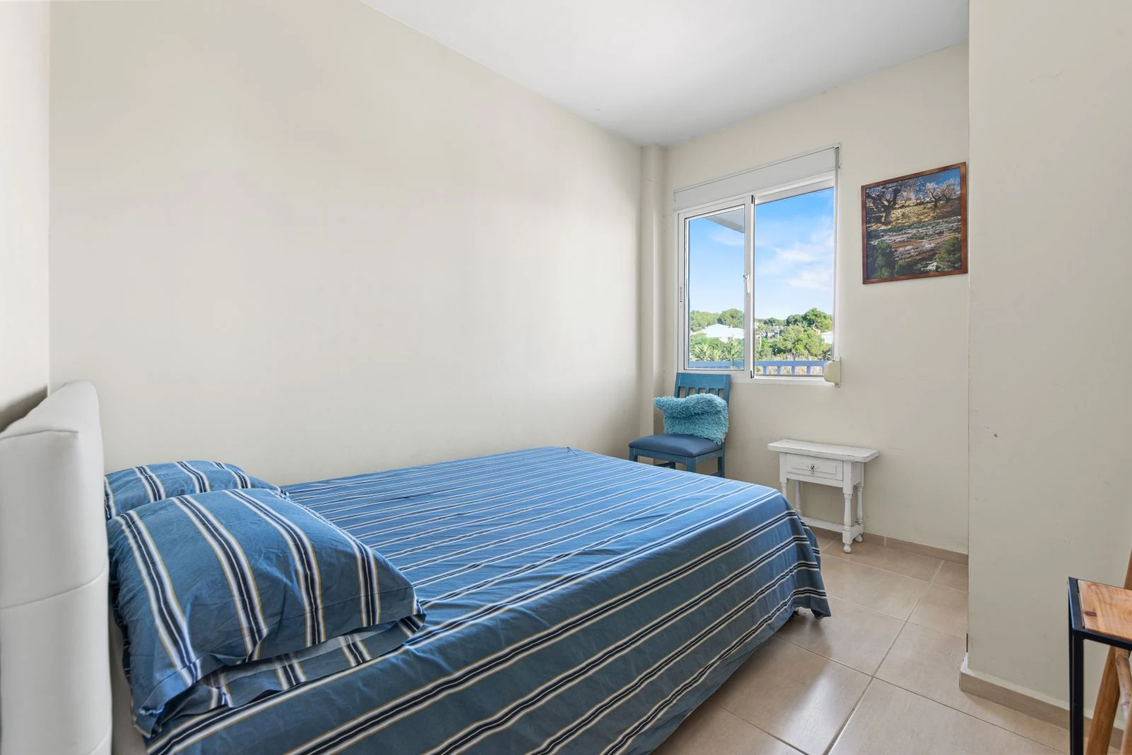 Apartment within walking distance to the beach and with stunning sea views