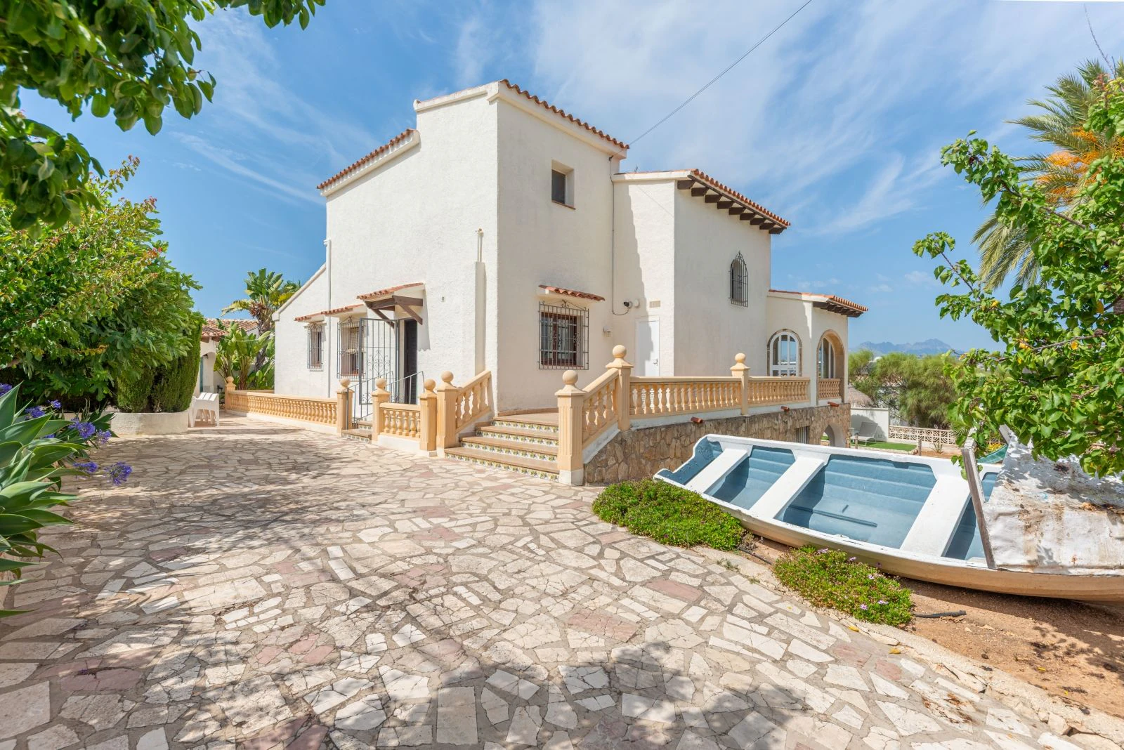 Espaciosa villa con 7 dormitorios, a un paso del centro de Moraira