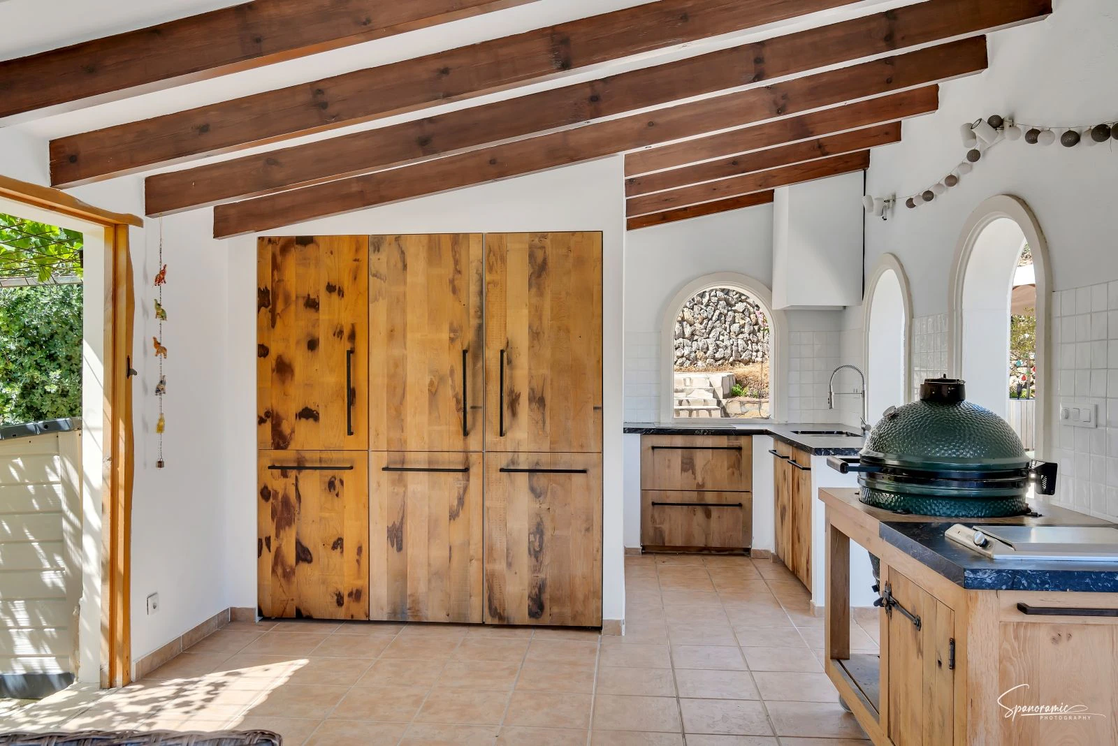 Amplia villa con carácter, piscina y hermoso jardín en Llíber – en el corazón del Valle de Jalón