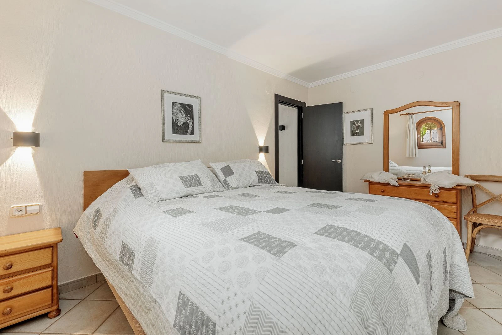 Traditional villa with sea views and a lot of privacy for sale in Jávea.