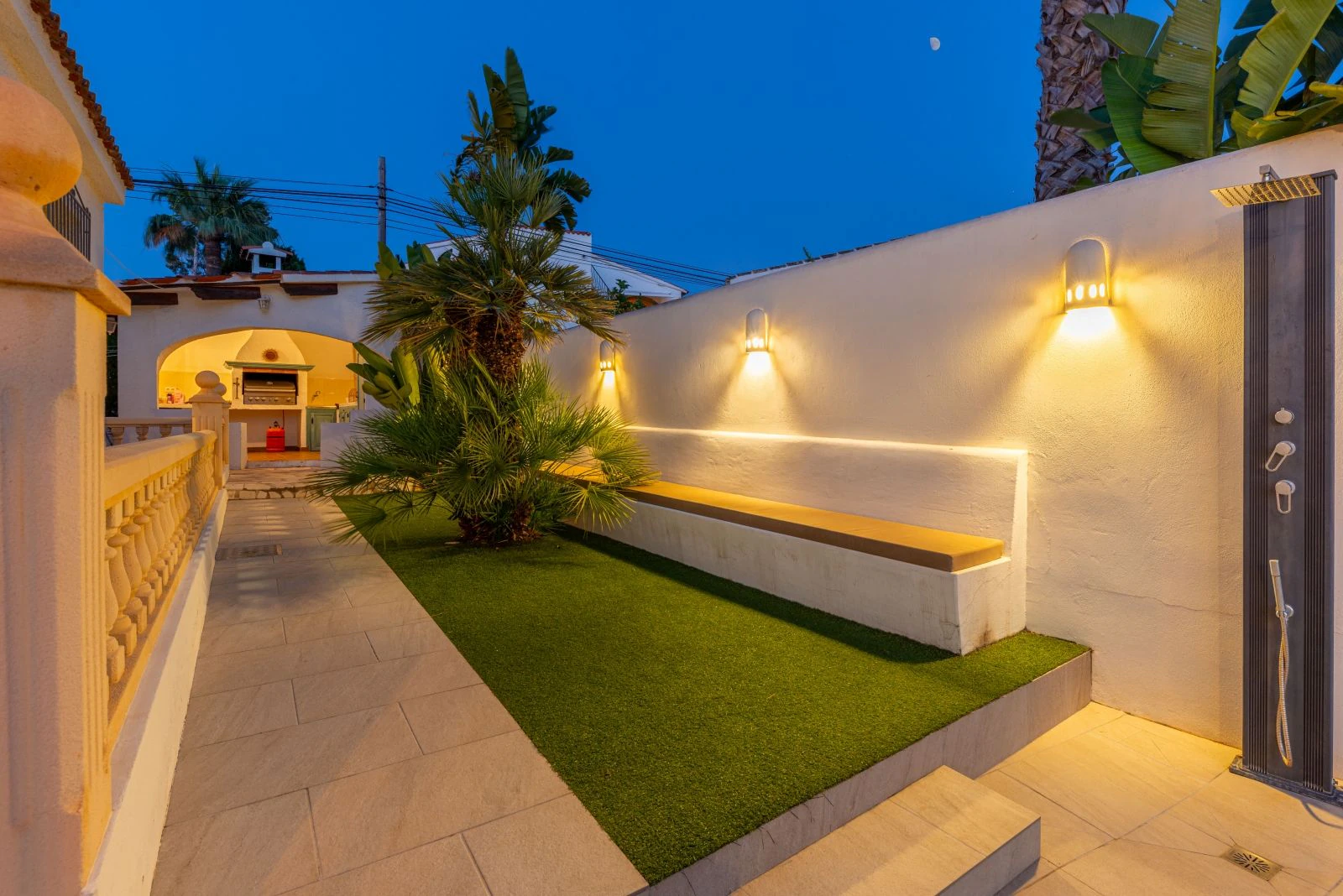 Espaciosa villa con 7 dormitorios, a un paso del centro de Moraira