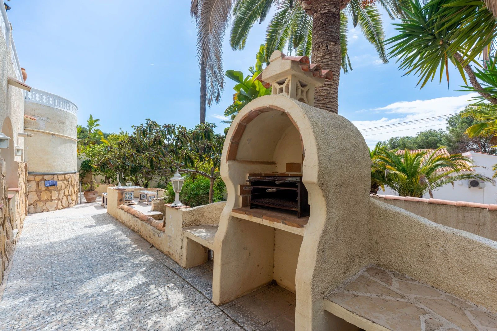 Villa con mucho potencial, privacidad, vistas abiertas y sol todo el día