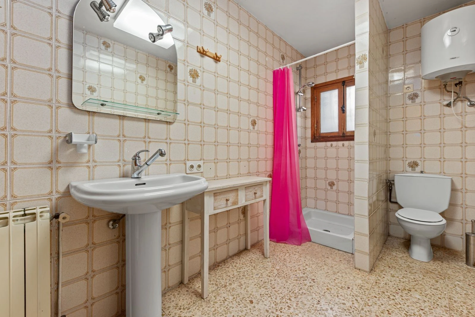 Villa con mucho potencial, privacidad, vistas abiertas y sol todo el día