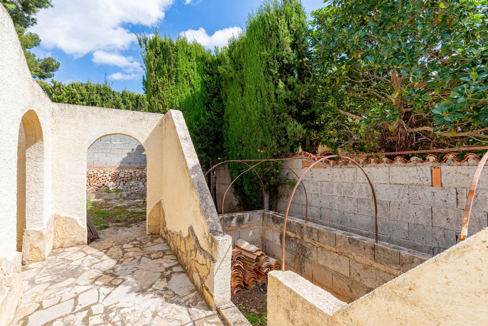 Villa con mucho potencial, privacidad, vistas abiertas y sol todo el día