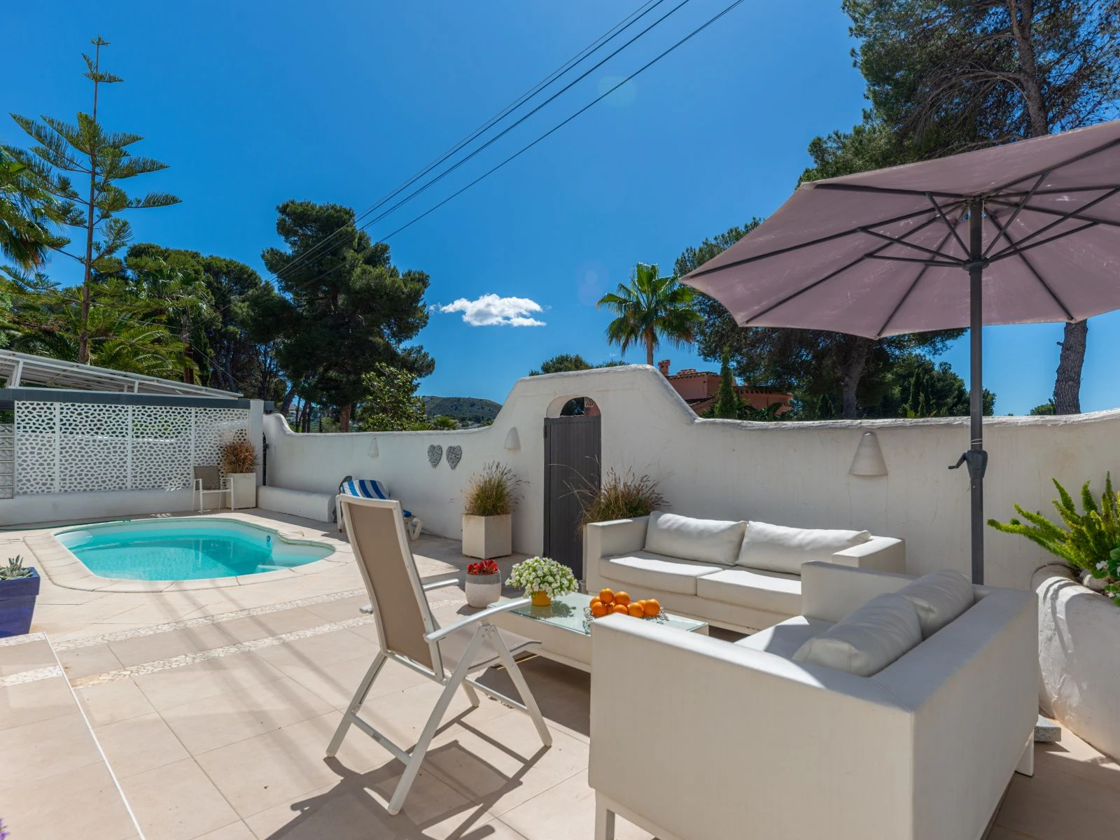 Villa con dos viviendas independientes, bonitas vistas al mar y a un paso de Moraira