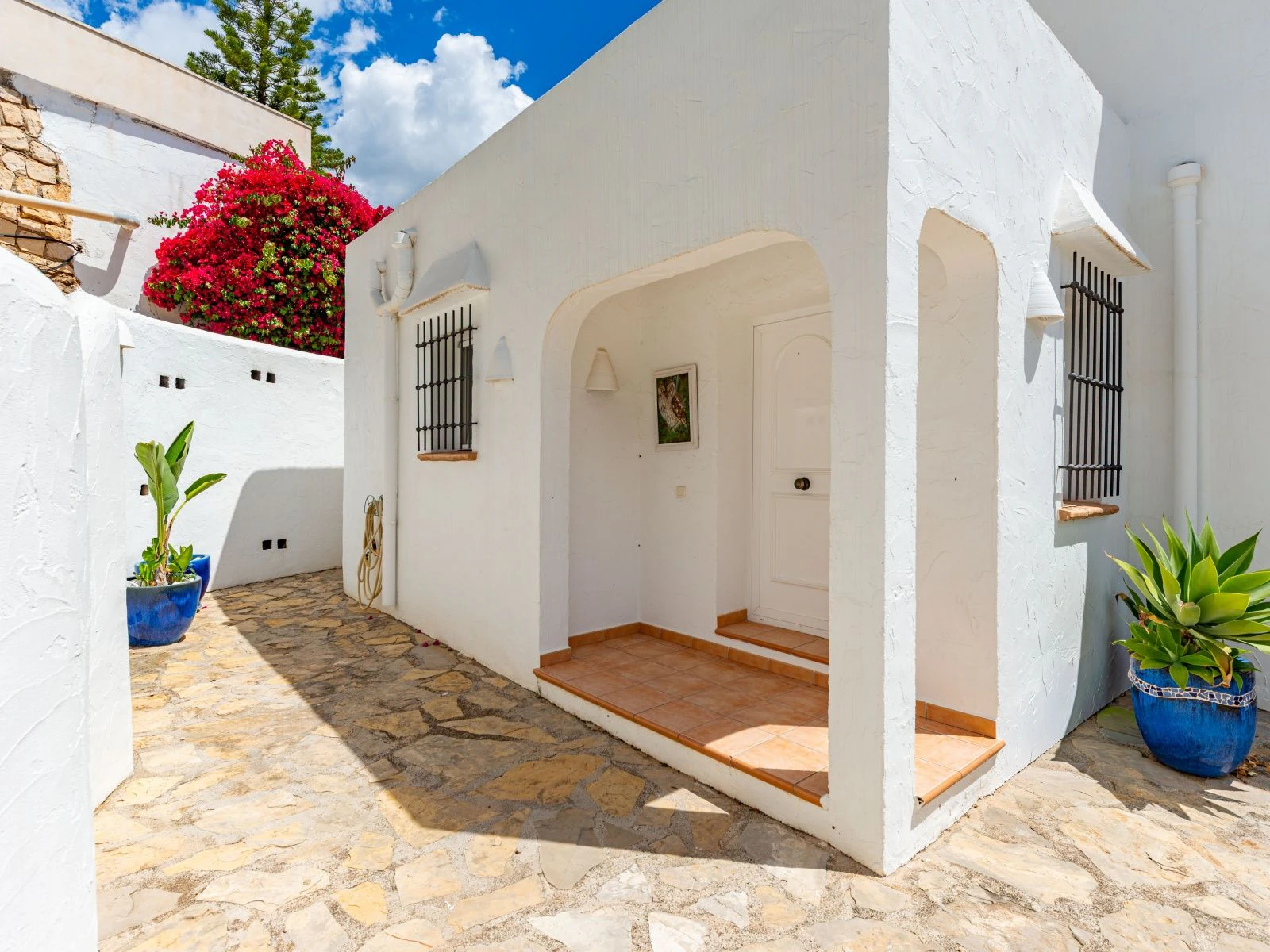 Villa con dos viviendas independientes, bonitas vistas al mar y a un paso de Moraira