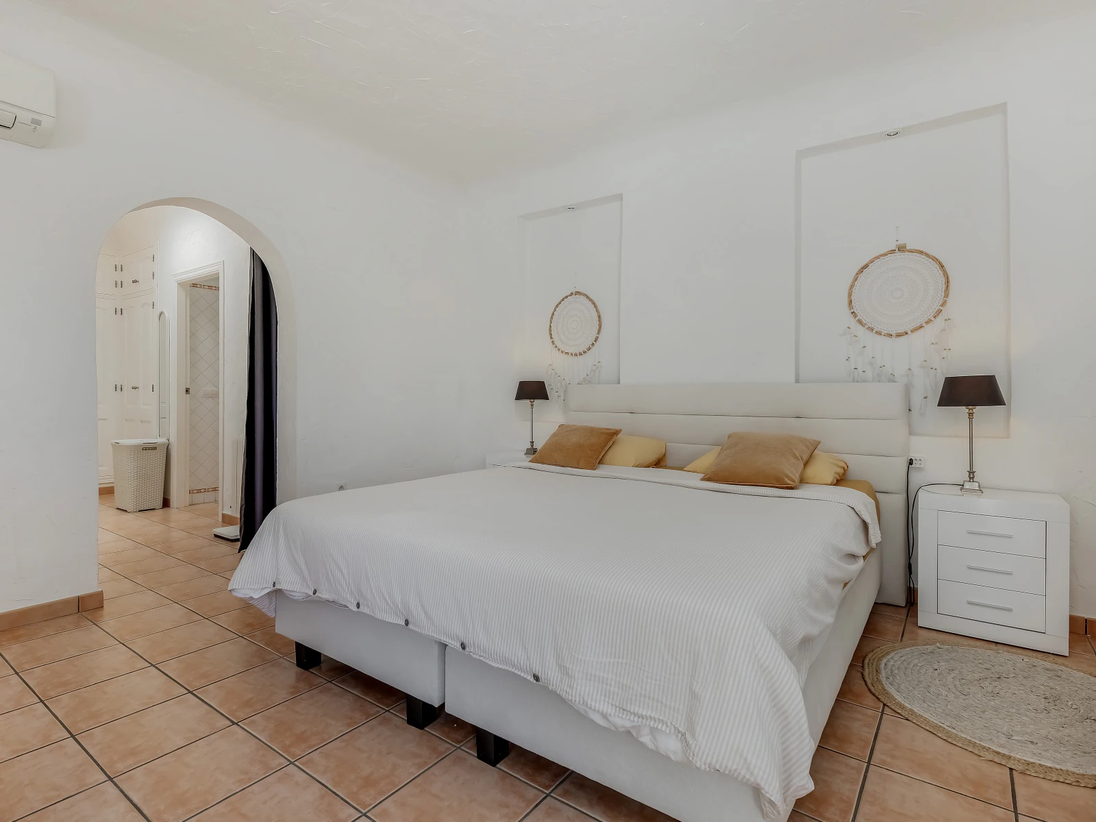 Villa con dos viviendas independientes, bonitas vistas al mar y a un paso de Moraira