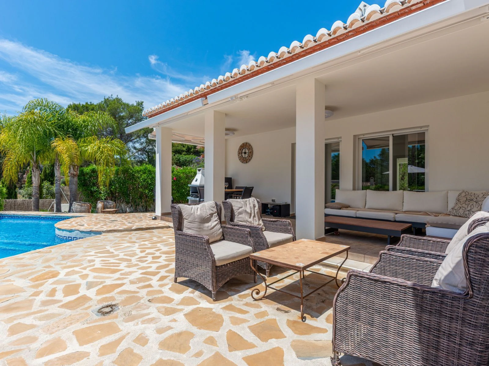 Estupenda villa mediterránea de una sola planta, a pocos pasos del centro y de la playa