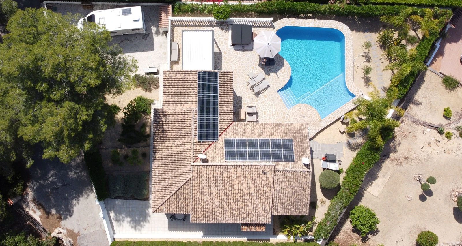 Estupenda villa mediterránea de una sola planta, a pocos pasos del centro y de la playa