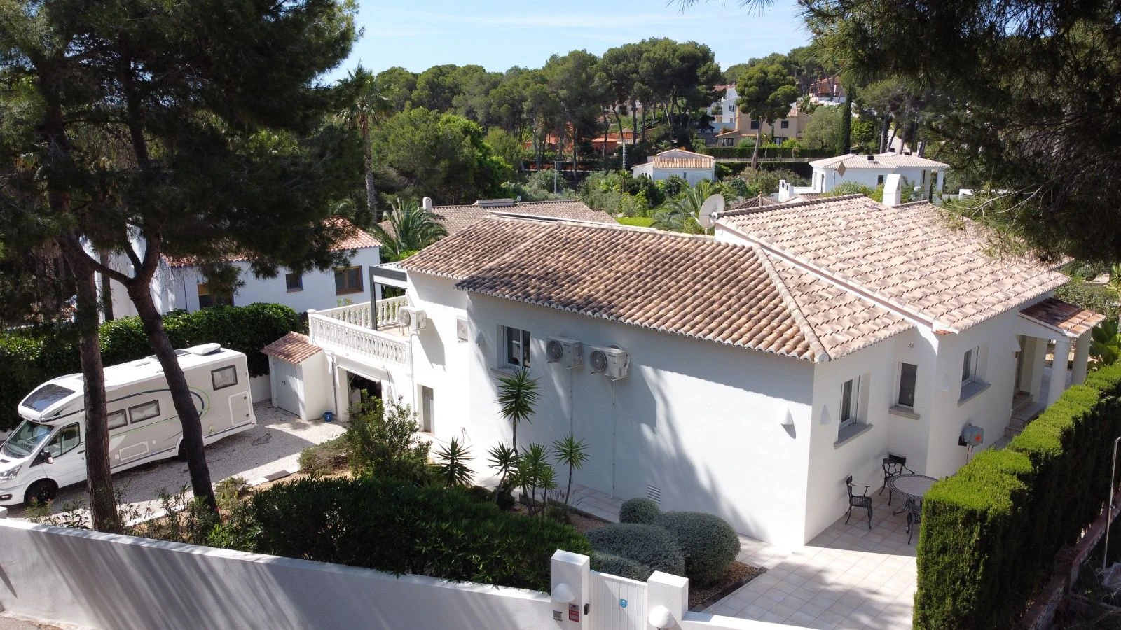 Estupenda villa mediterránea de una sola planta, a pocos pasos del centro y de la playa