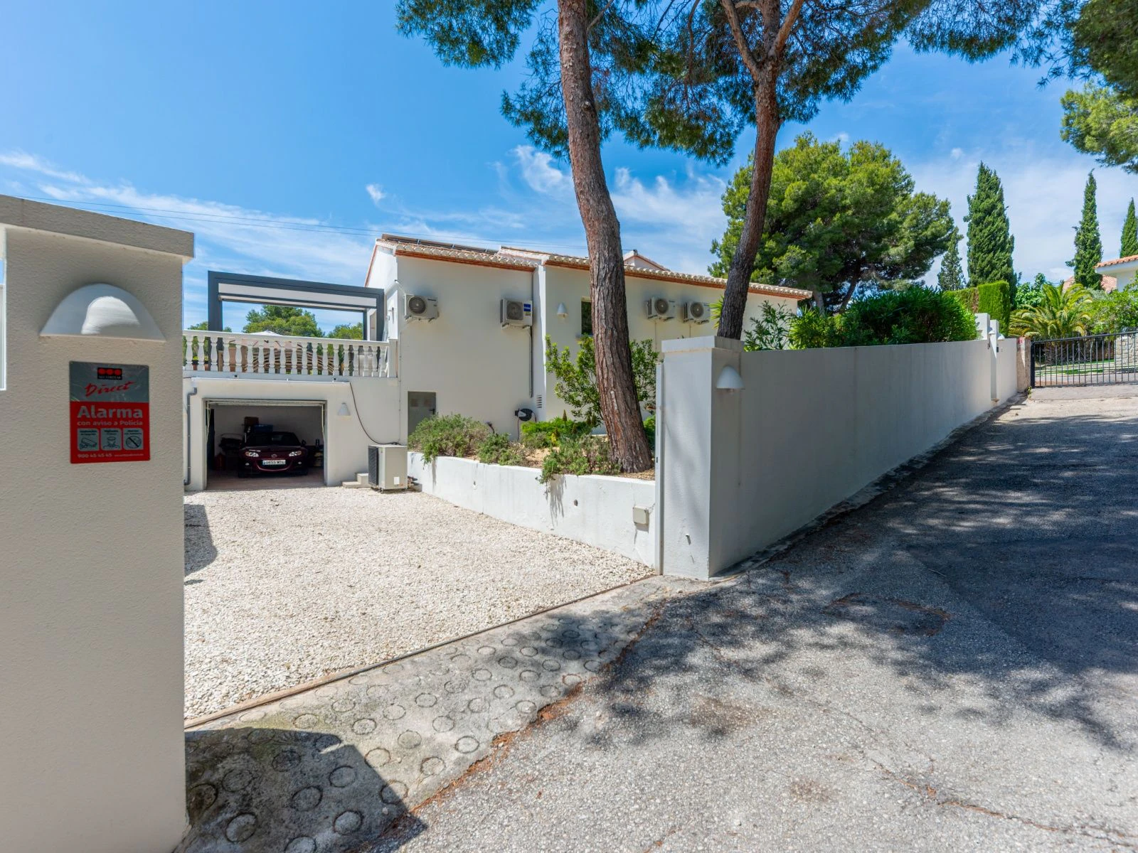Estupenda villa mediterránea de una sola planta, a pocos pasos del centro y de la playa