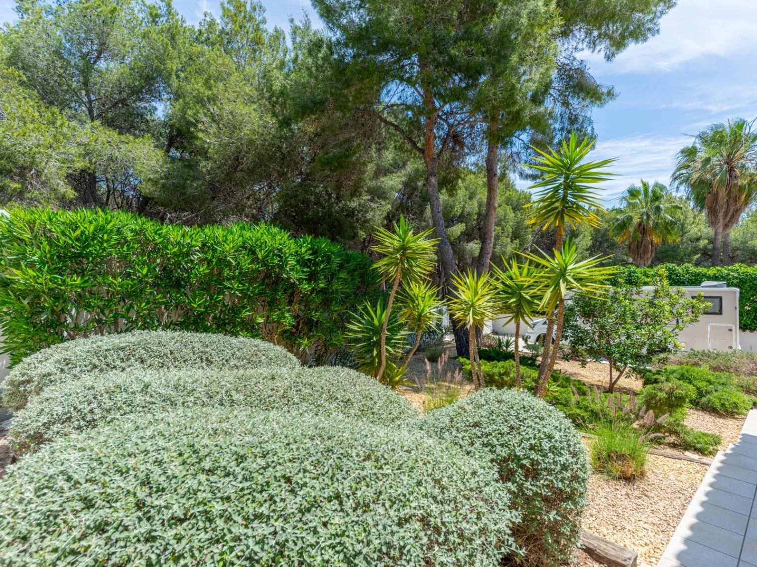 Estupenda villa mediterránea de una sola planta, a pocos pasos del centro y de la playa