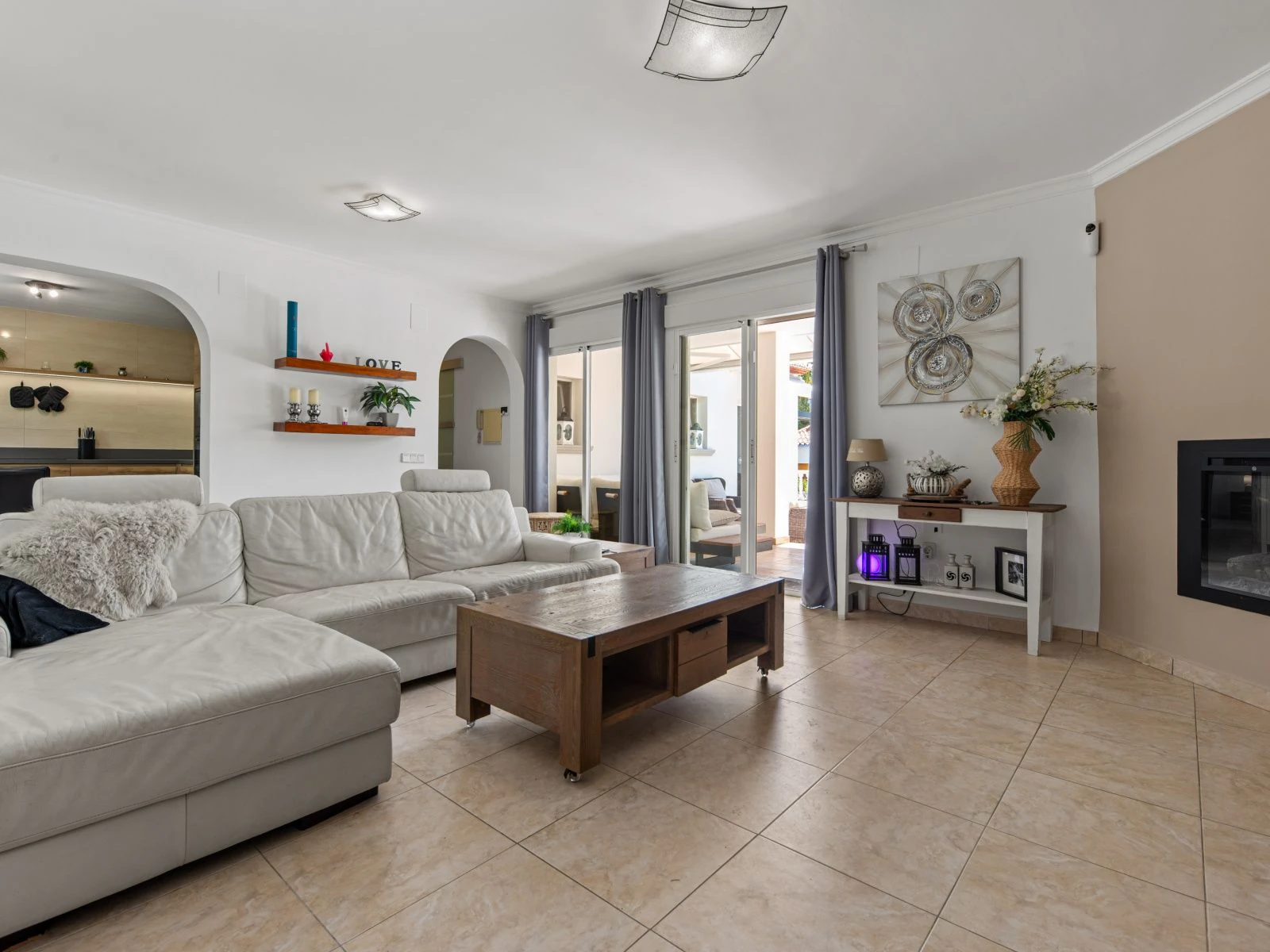 Estupenda villa mediterránea de una sola planta, a pocos pasos del centro y de la playa