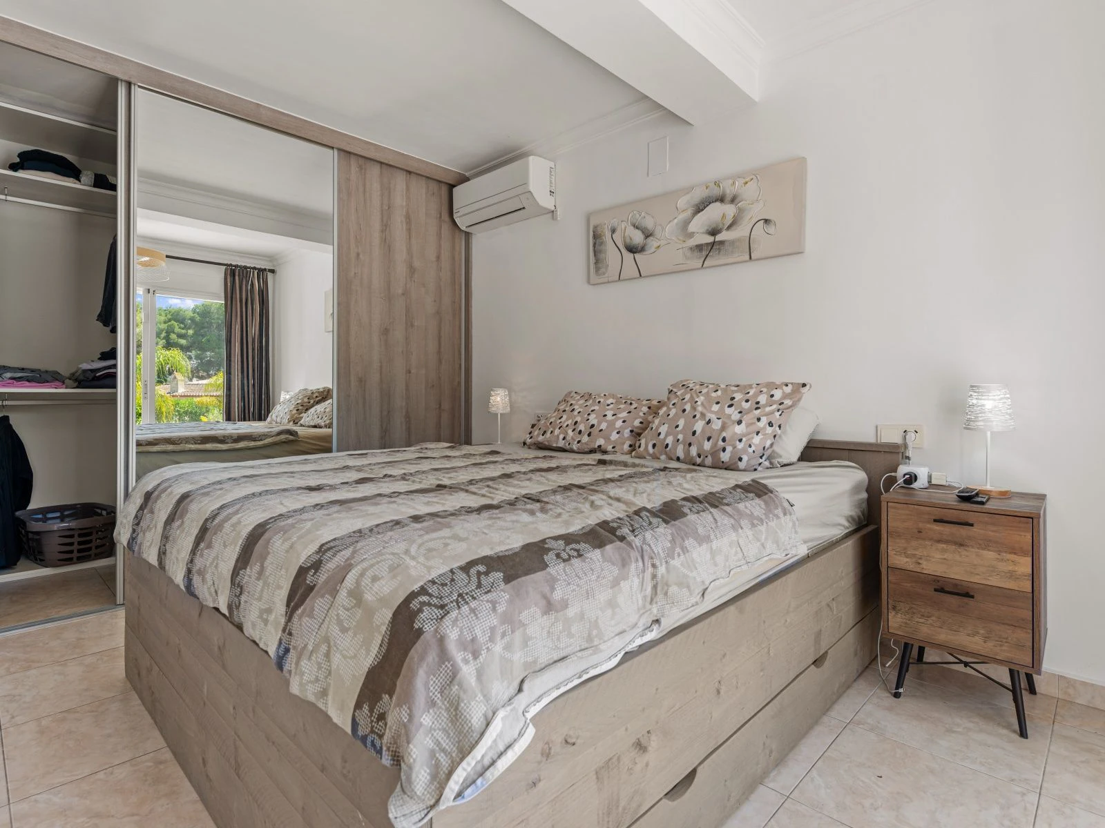 Estupenda villa mediterránea de una sola planta, a pocos pasos del centro y de la playa