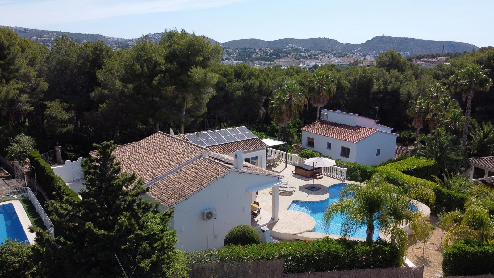Estupenda villa mediterránea de una sola planta, a pocos pasos del centro y de la playa