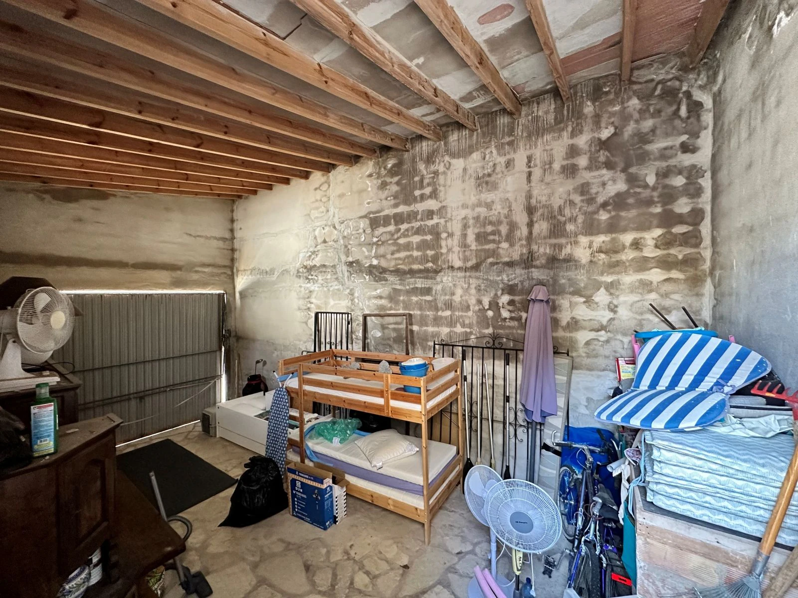 Sea view villa with renovation permit granted