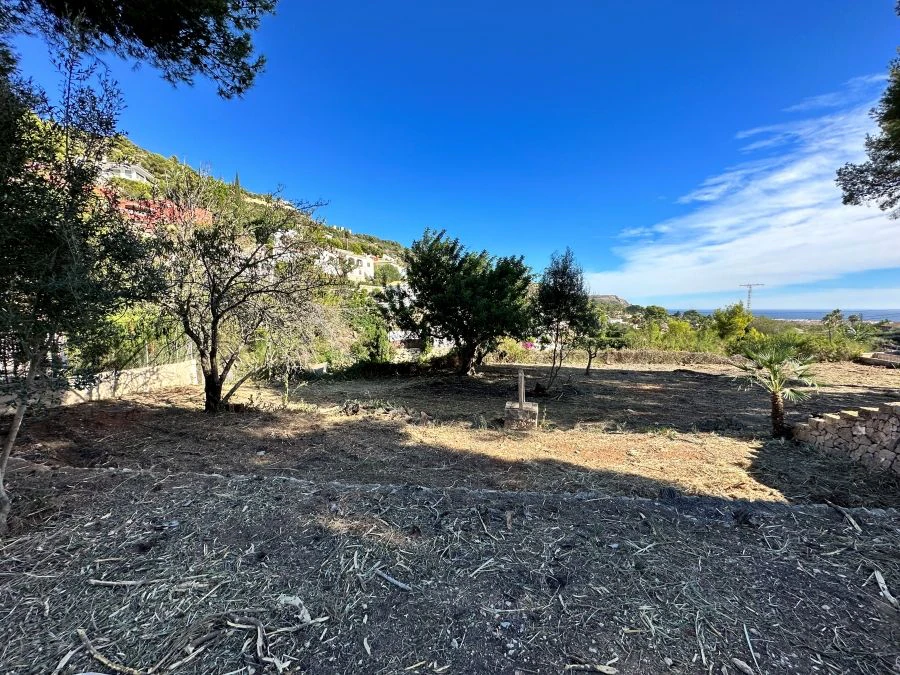 Parcela de 2734 m2 con vistas al mar
