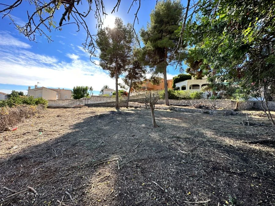 Parcela de 2734 m2 con vistas al mar