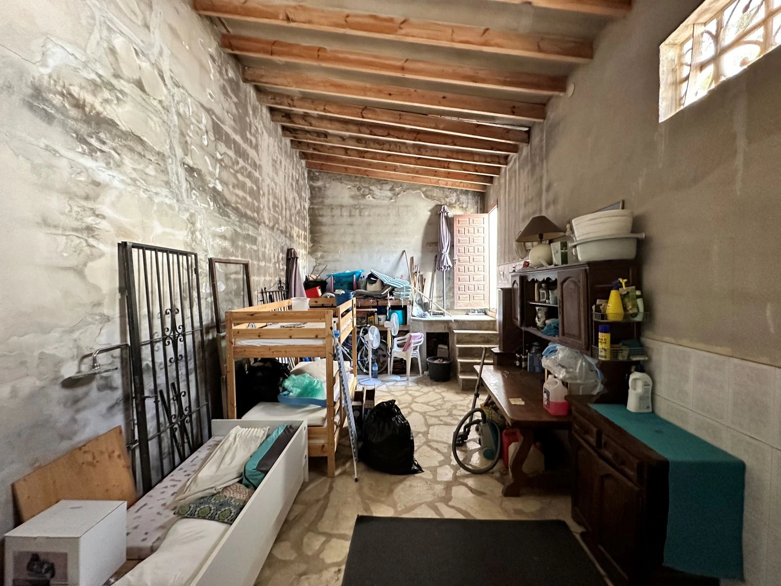 Sea view villa with renovation permit granted