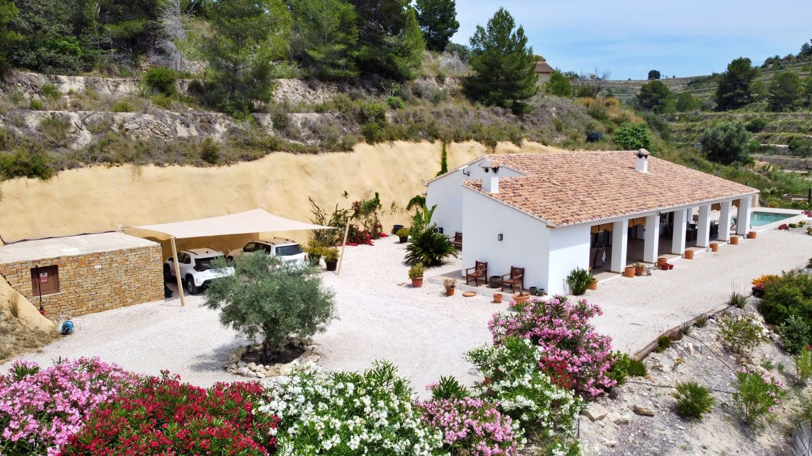 Moderne off-grid Finca / Villa mit Schwimmbad und vollständiger Privatsphäre in Benissa.