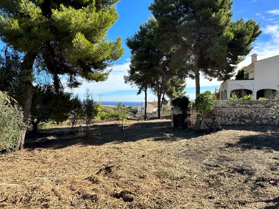 Parcela de 2734 m2 con vistas al mar