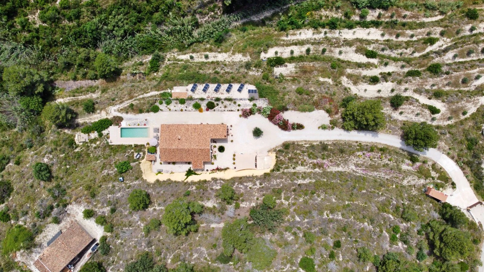 Moderna finca/villa off-grid con piscina y total privacidad en Benissa.