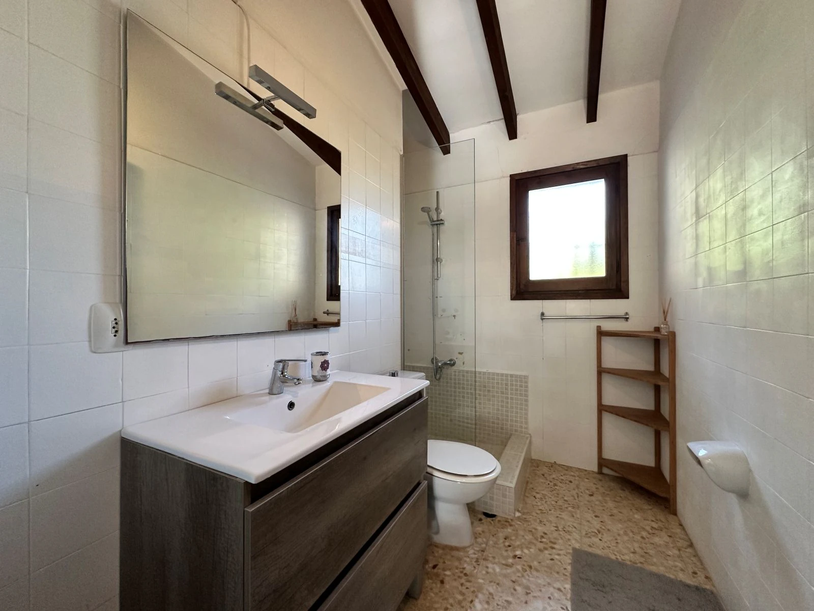 Sea view villa with renovation permit granted