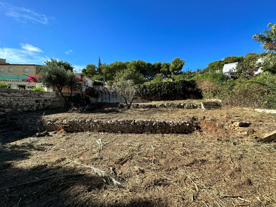 Parcela de 2734 m2 con vistas al mar