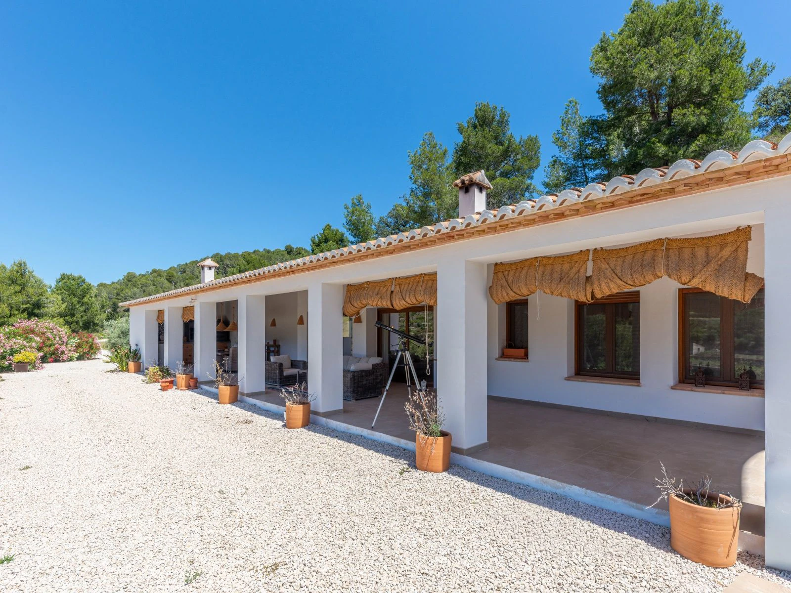 Moderne off-grid Finca / Villa mit Schwimmbad und vollständiger Privatsphäre in Benissa.