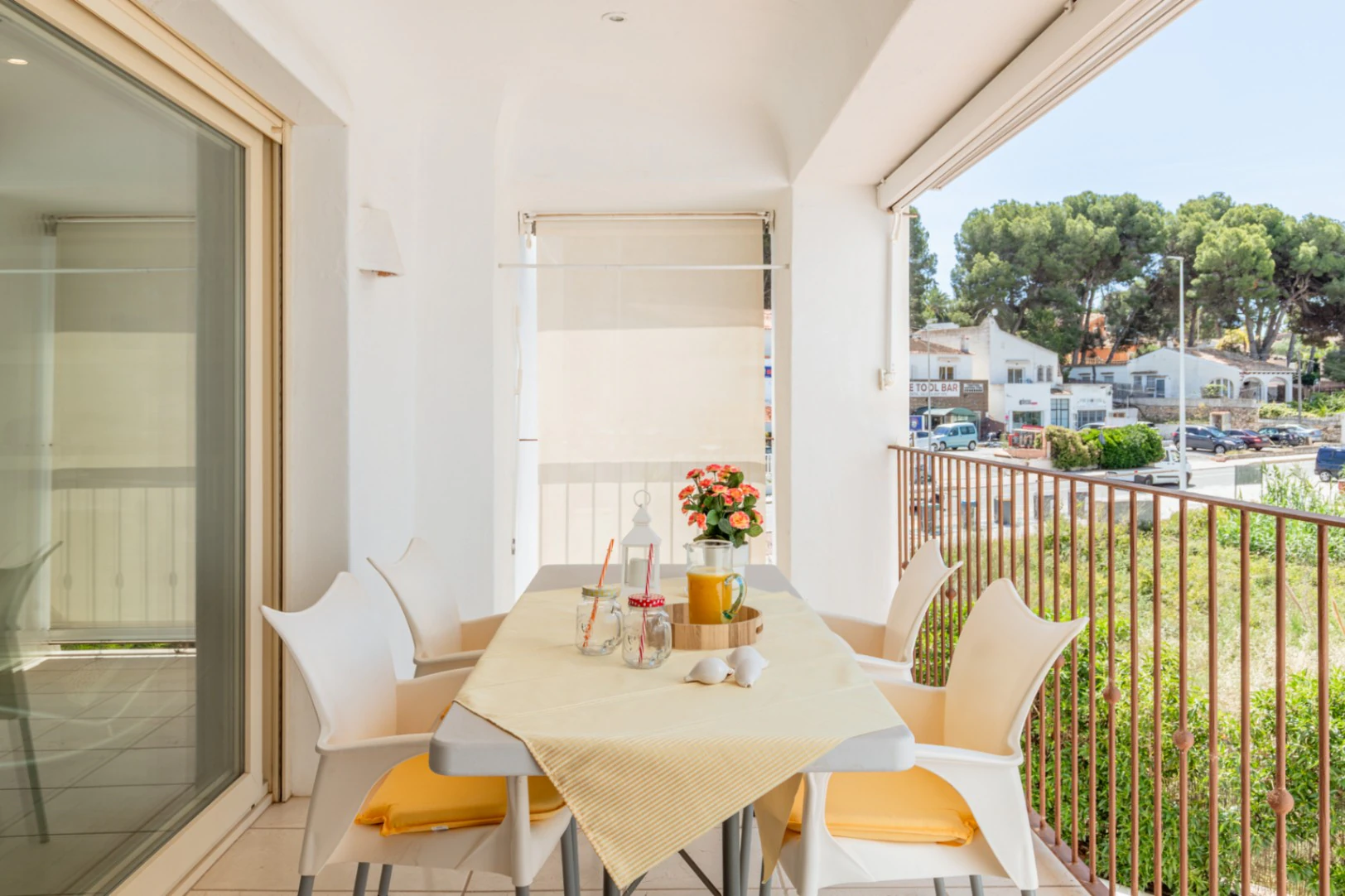 Apartamento de lujo en venta en Moraira centro con gran piscina y orientación sur