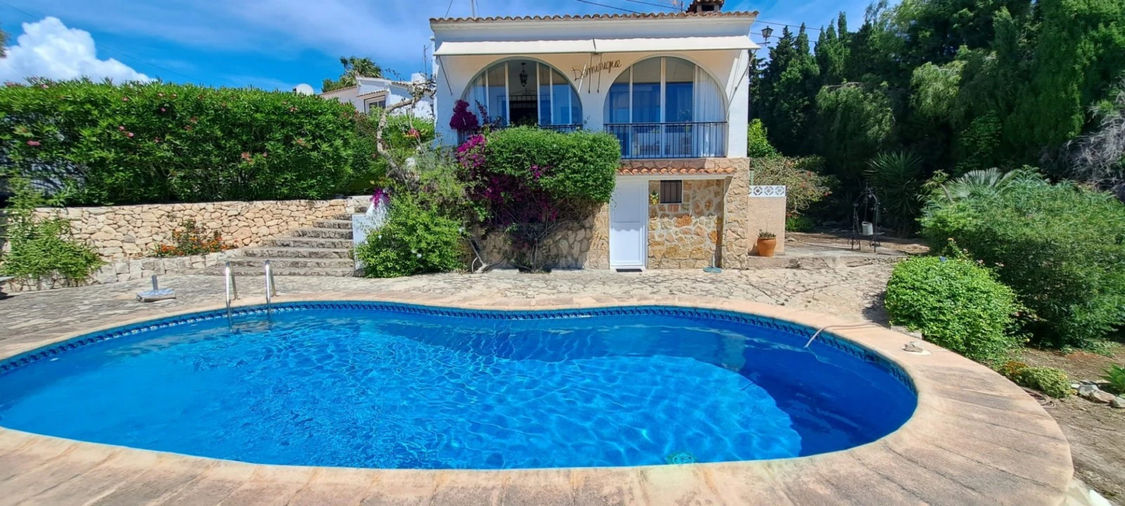 Chalet en venta con piscina privada en Benissa, Alicante