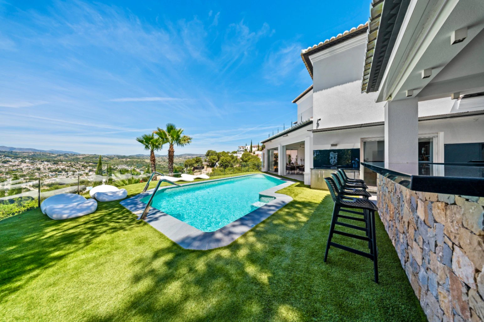 Villa de lujo en Moraira, 5 habitaciones, piscina privada  y vistas al mar y montaña