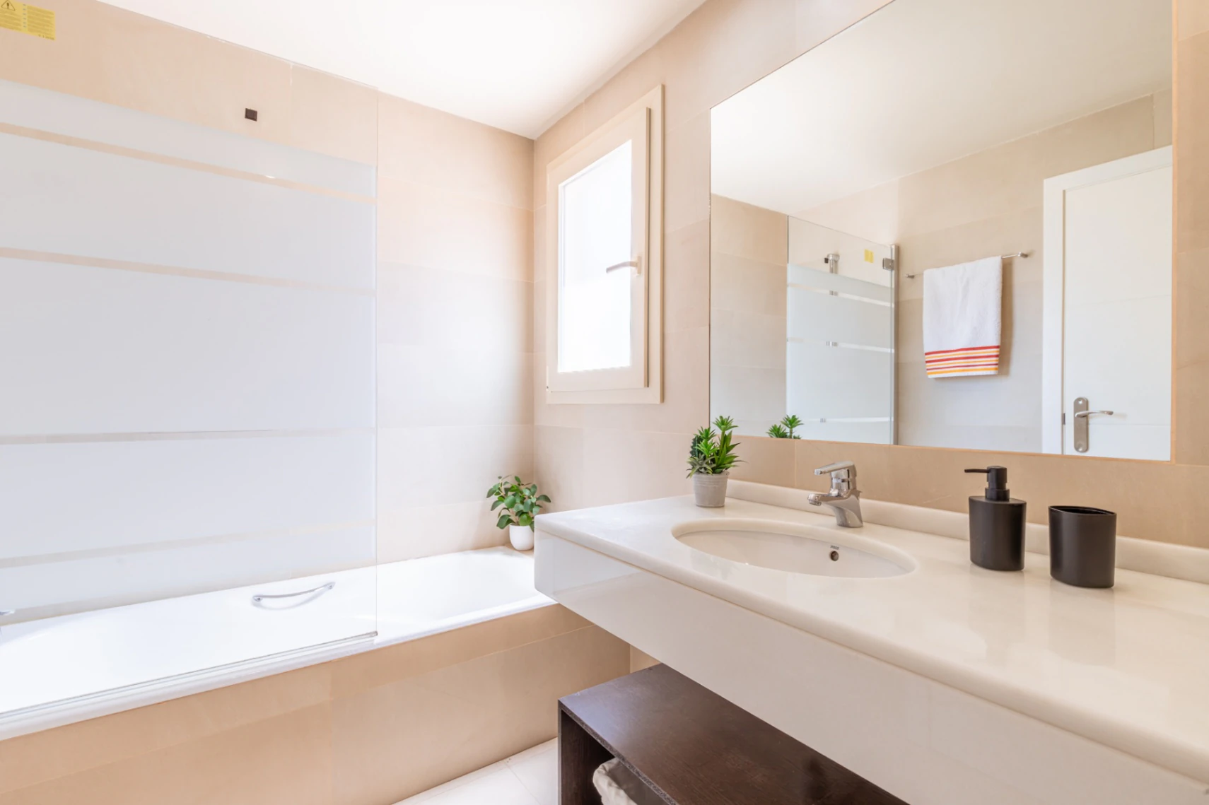 Apartamento de lujo en venta en Moraira centro con gran piscina y orientación sur