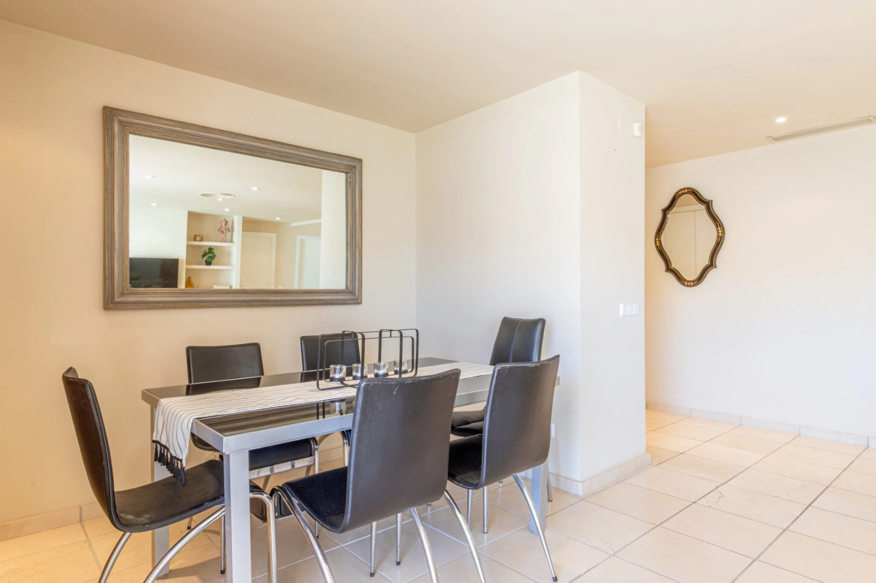 Apartamento de lujo en venta en Moraira centro con gran piscina y orientación sur