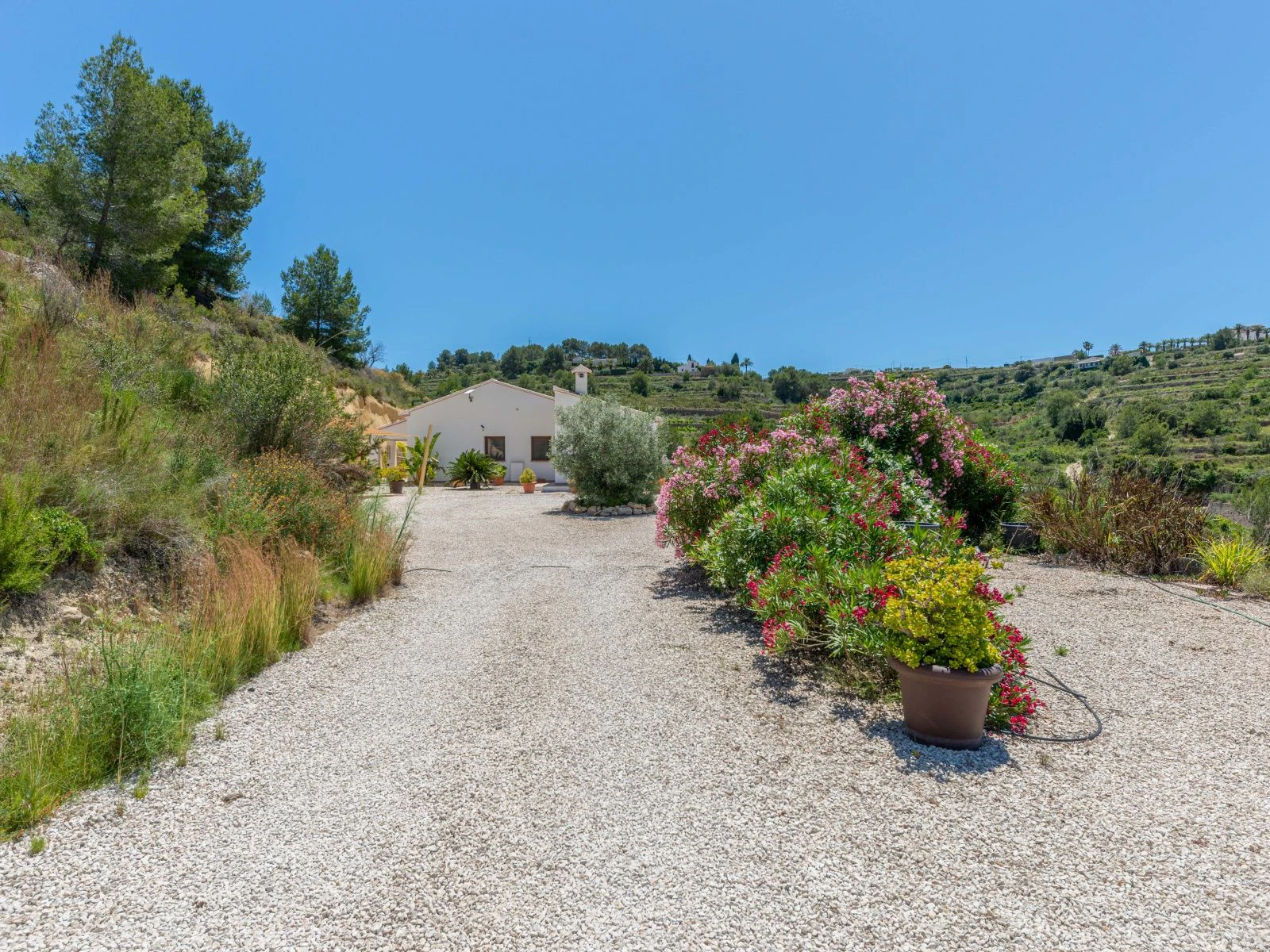 Moderna finca/villa off-grid con piscina y total privacidad en Benissa.