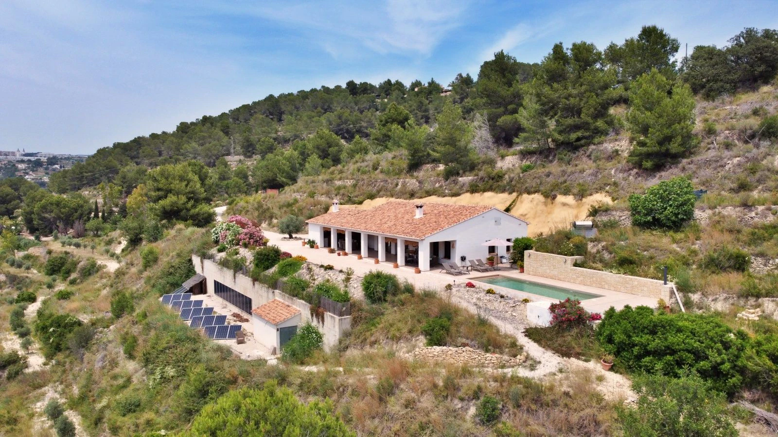 Moderna finca/villa off-grid con piscina y total privacidad en Benissa.