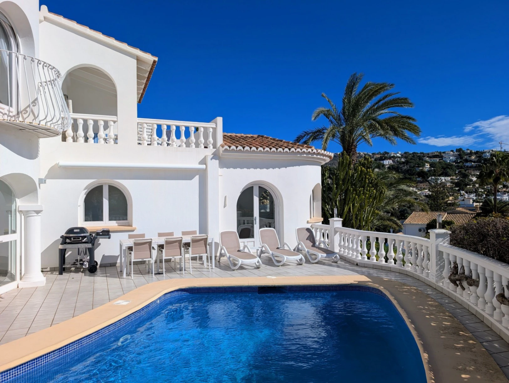 Schöne Villa mit Pool zu verkaufen in Moraira
