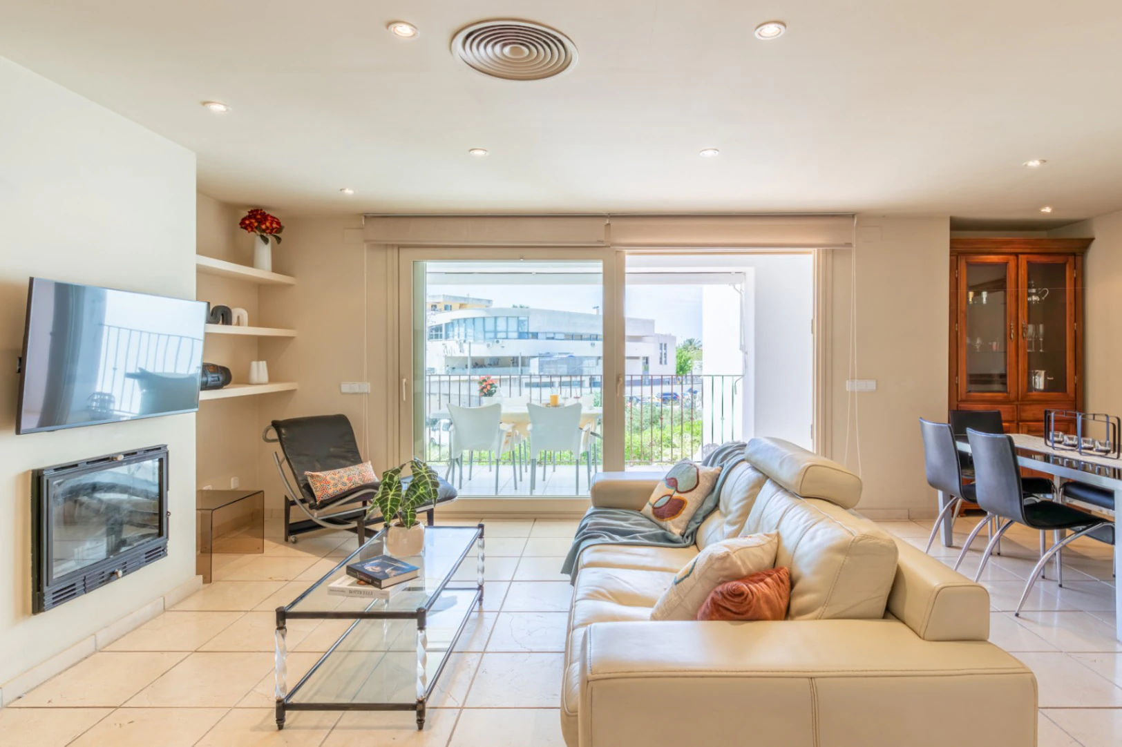 Luxuswohnung zu verkaufen im Zentrum von Moraira mit großem Pool und Südausrichtung.