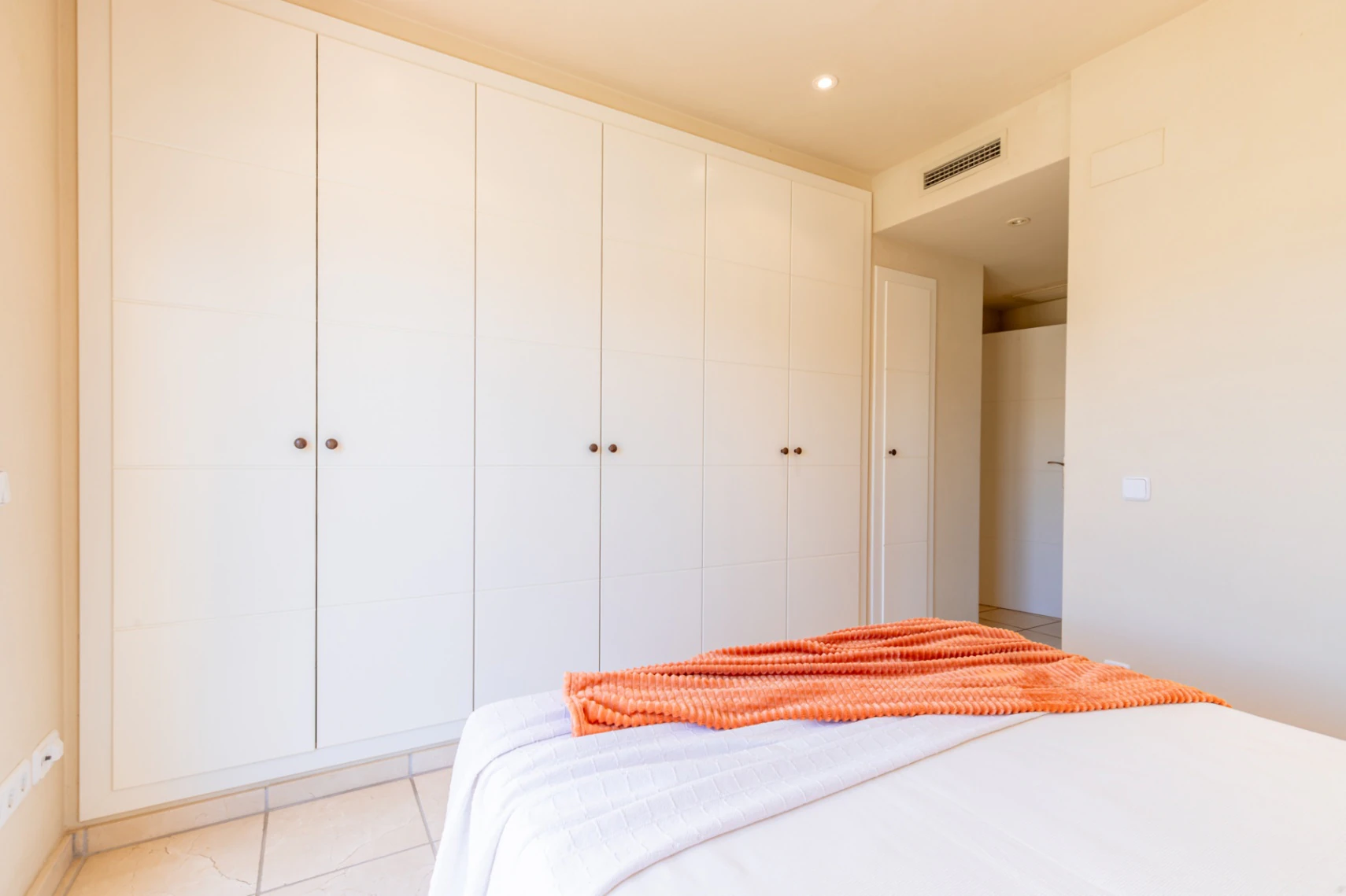Luxuswohnung zu verkaufen im Zentrum von Moraira mit großem Pool und Südausrichtung.