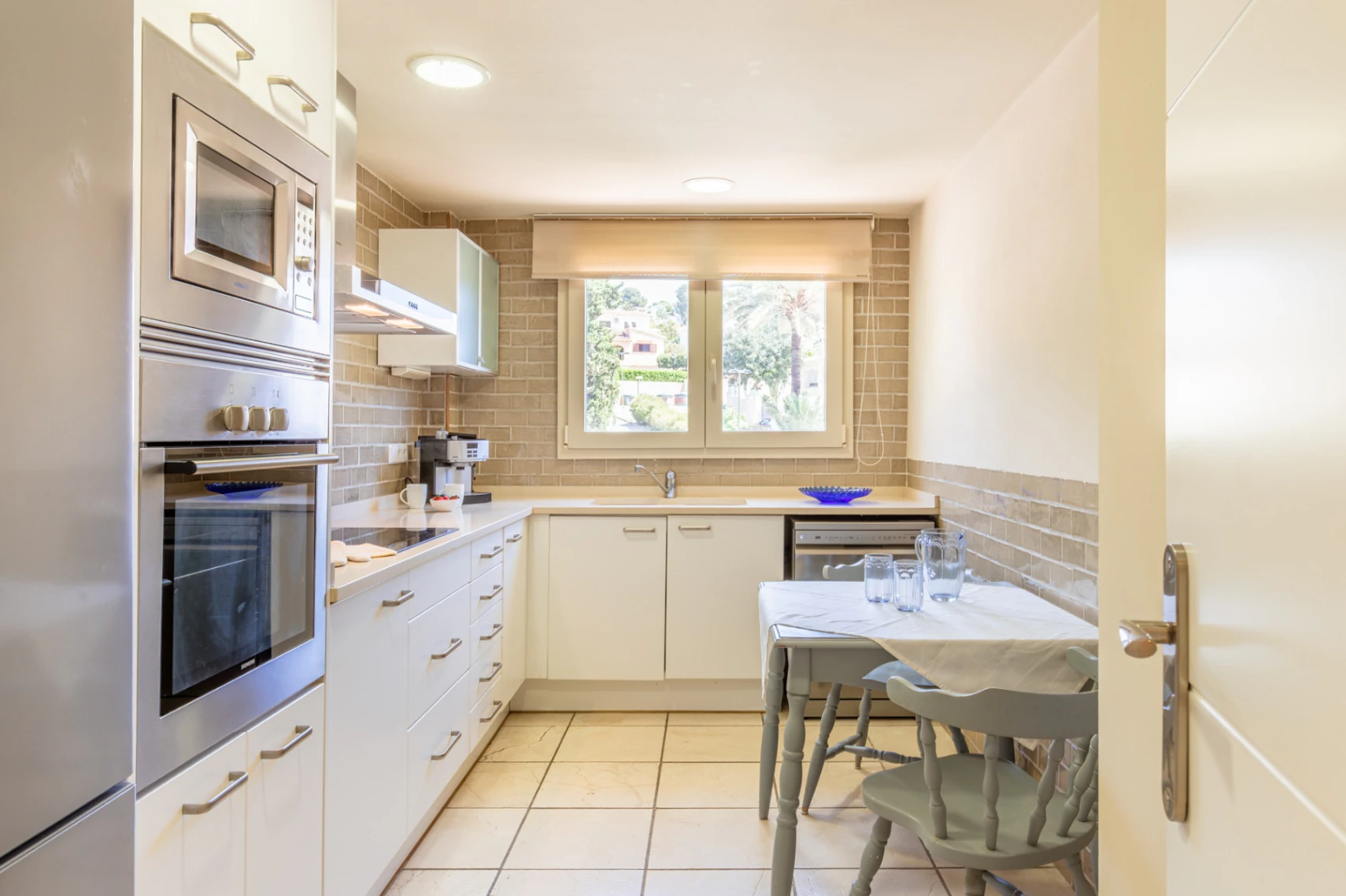 Luxuswohnung zu verkaufen im Zentrum von Moraira mit großem Pool und Südausrichtung.