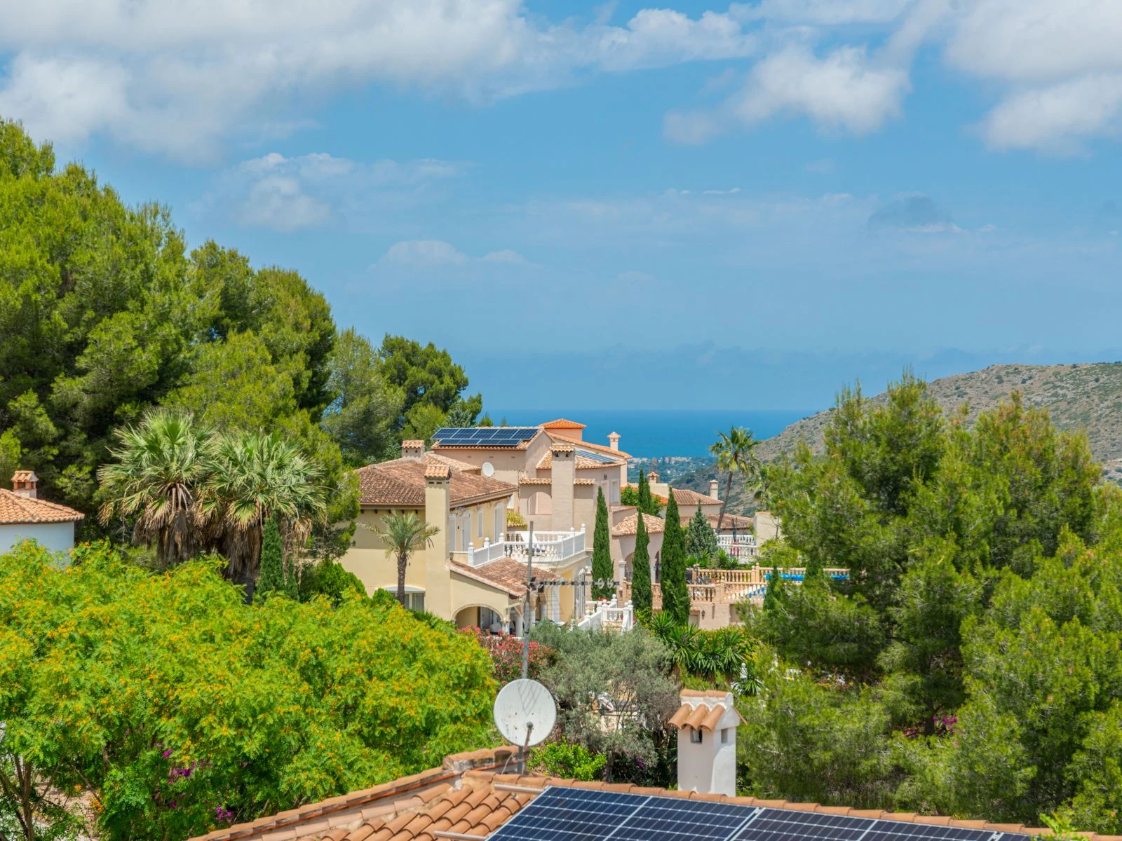 Royal Mediterranean villa with panoramic views of the Montgó, the golf course, and the Mediterranean Sea.