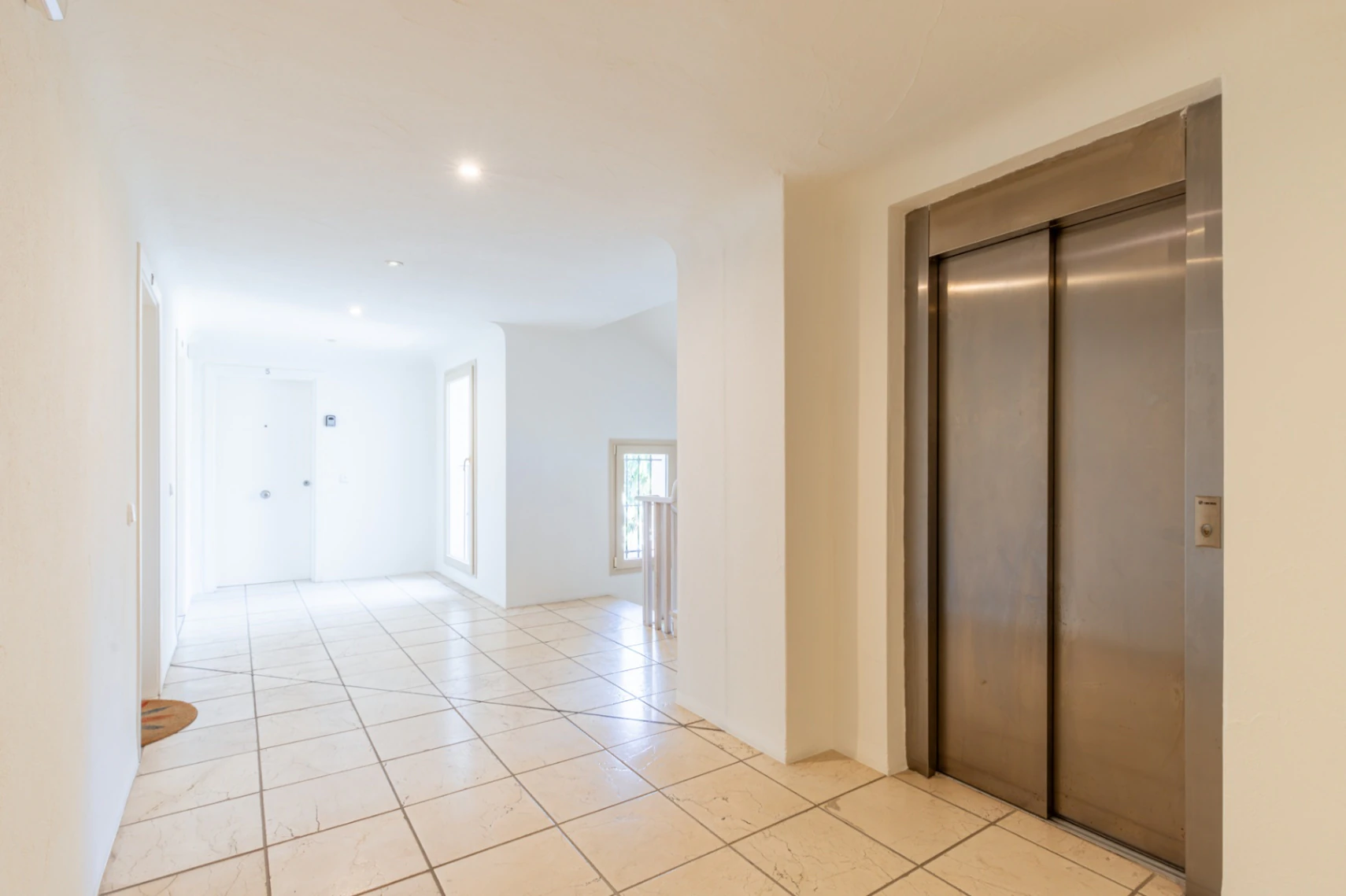Luxuswohnung zu verkaufen im Zentrum von Moraira mit großem Pool und Südausrichtung.