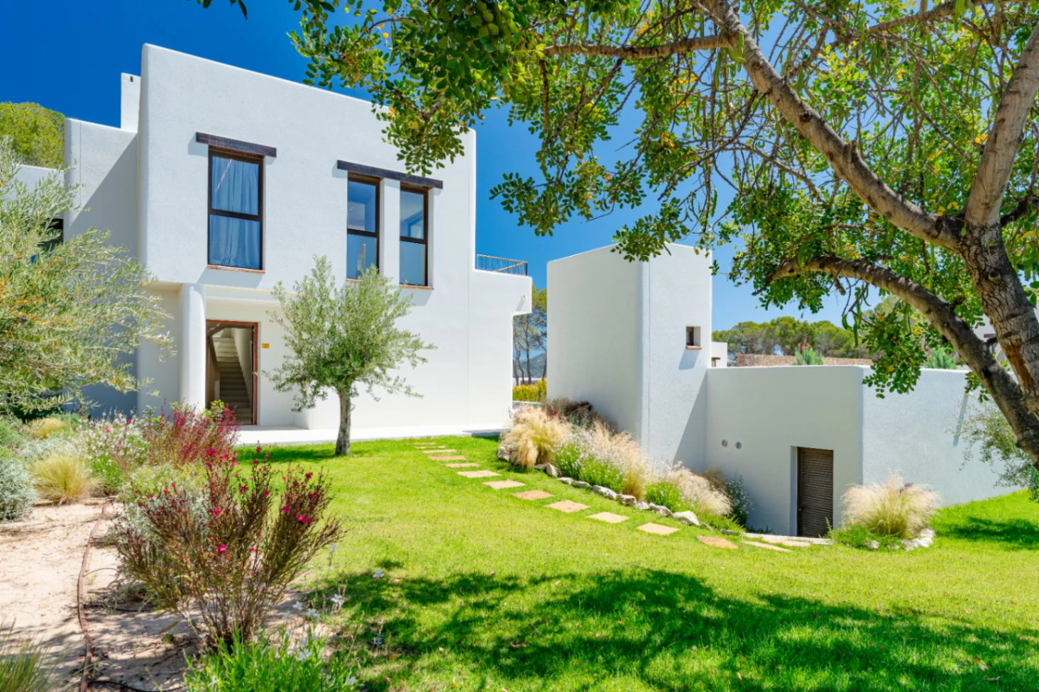 Luxury semi-detached villa for sale in Moraira