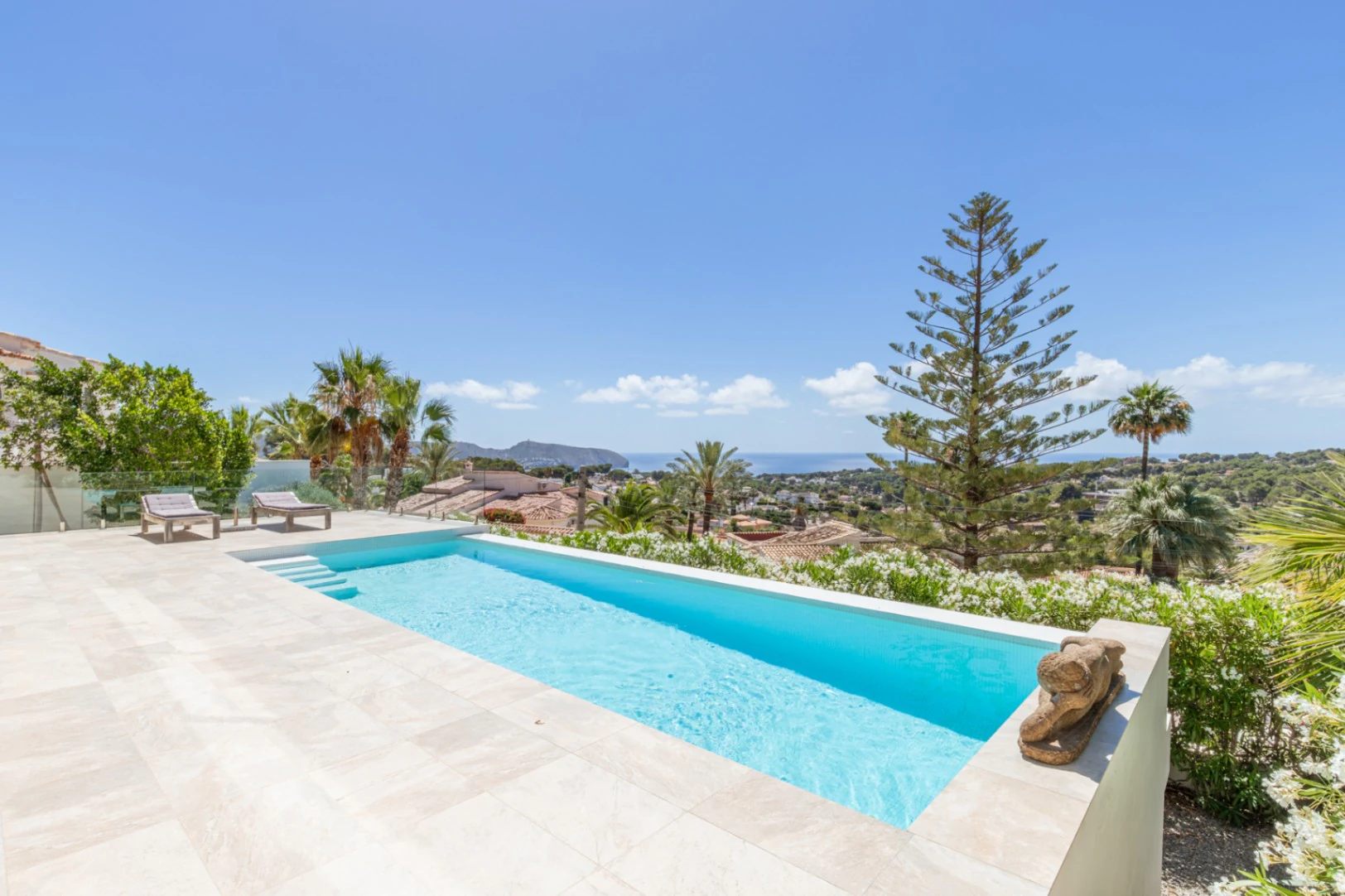 Moderne Villa mit spektakulärem Meerblick zum Verkauf in Moraira