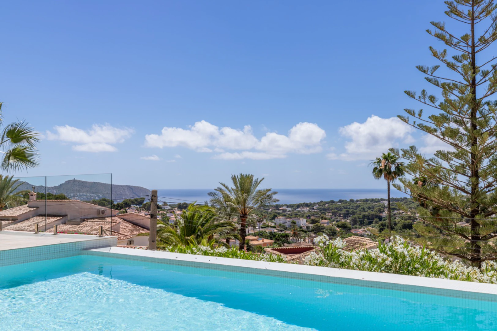 Moderne Villa mit spektakulärem Meerblick zum Verkauf in Moraira
