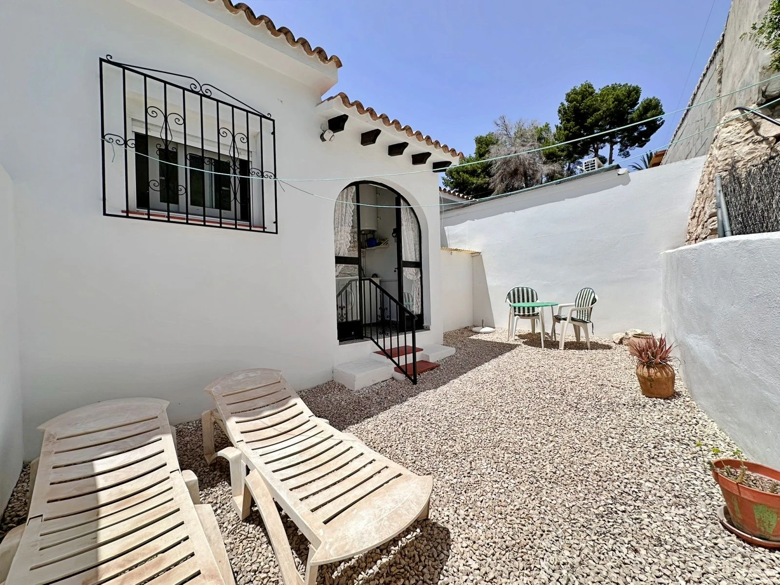 Encantador bungalow cerca de la playa, tiendas, restaurantes y todos los servicios