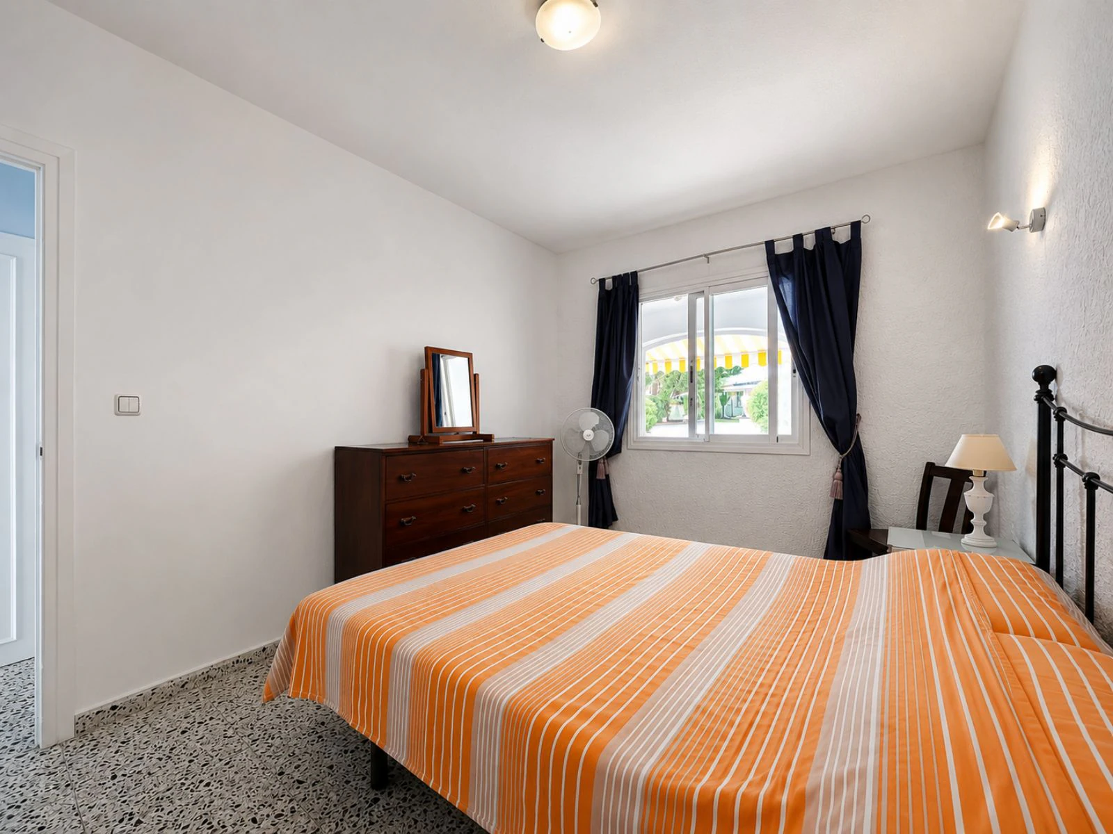 Einstöckiger Bungalow in Strandnähe sowie nahe Geschäften, Restaurants und allen Einrichtungen in Moraira.